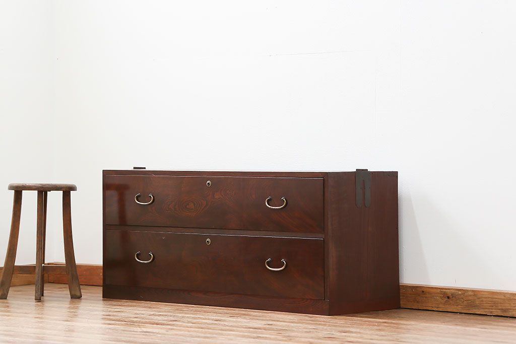 アンティーク家具　古民具・骨董 前面欅材の杢目の素晴らしい時代箪笥ローチェスト(2)(ローボード)