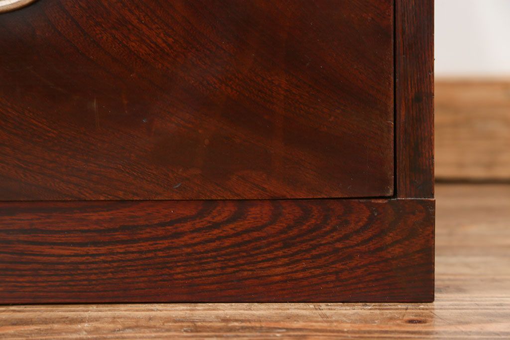 アンティーク家具　古民具・骨董 前面欅材の杢目の素晴らしい時代箪笥ローチェスト(2)(ローボード)