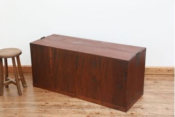 アンティーク家具　古民具・骨董 前面欅材の杢目の素晴らしい時代箪笥ローチェスト(2)(ローボード)