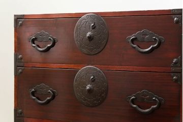 アンティーク家具　古民具・骨董 前面栗材の二段重ね米沢箪笥(時代箪笥)