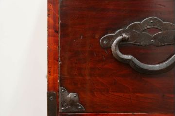 アンティーク家具　古民具・骨董 前面栗材の二段重ね米沢箪笥(時代箪笥)