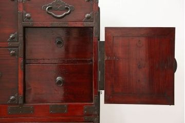 アンティーク家具　古民具・骨董 前面栗材の二段重ね米沢箪笥(時代箪笥)
