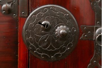 アンティーク家具　古民具・骨董 前面栗材の二段重ね米沢箪笥(時代箪笥)