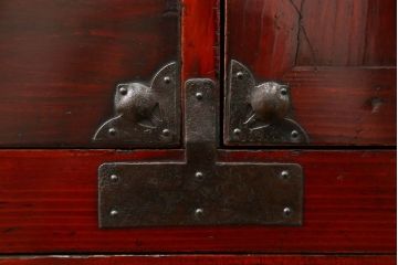アンティーク家具　古民具・骨董 前面栗材の二段重ね米沢箪笥(時代箪笥)