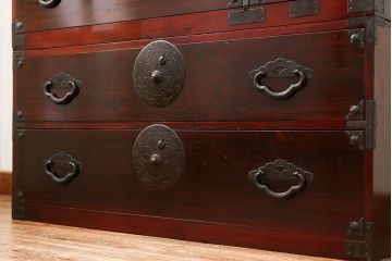 アンティーク家具　古民具・骨董 前面栗材の二段重ね米沢箪笥(時代箪笥)