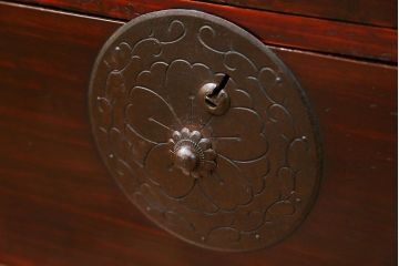 アンティーク家具　古民具・骨董 前面栗材の二段重ね米沢箪笥(時代箪笥)