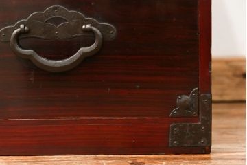 アンティーク家具　古民具・骨董 前面栗材の二段重ね米沢箪笥(時代箪笥)