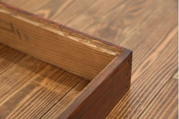 アンティーク家具　古民具・骨董 前面栗材の漆のキレイな二段重ね米沢箪笥(時代箪笥)