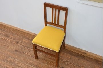 レトロ家具　アンティーク 古い木のレトロでシンプルな椅子(イス、チェア)