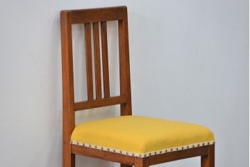 レトロ家具　アンティーク 古い木のレトロでシンプルな椅子(イス、チェア)