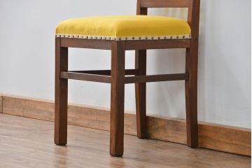 レトロ家具　アンティーク 古い木のレトロでシンプルな椅子(イス、チェア)