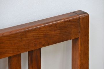 レトロ家具　アンティーク 古い木のレトロでシンプルな椅子(イス、チェア)