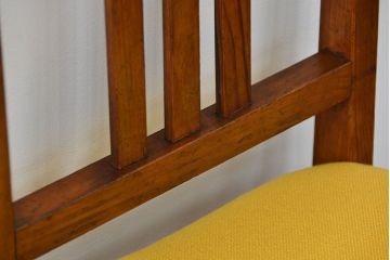 レトロ家具　アンティーク 古い木のレトロでシンプルな椅子(イス、チェア)