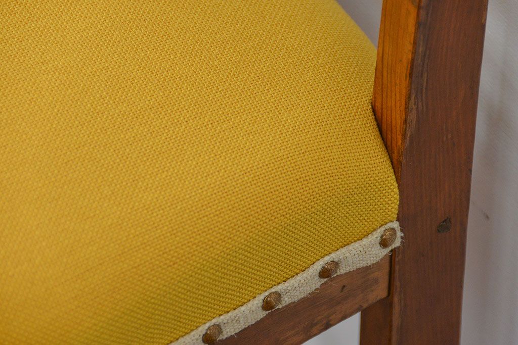 レトロ家具　アンティーク 古い木のレトロでシンプルな椅子(イス、チェア)