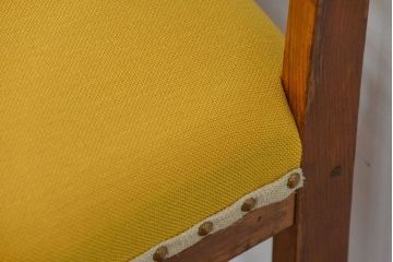 レトロ家具　アンティーク 古い木のレトロでシンプルな椅子(イス、チェア)