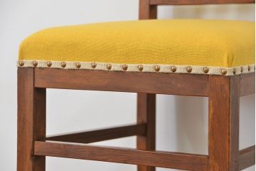 レトロ家具　アンティーク 古い木のレトロでシンプルな椅子(イス、チェア)