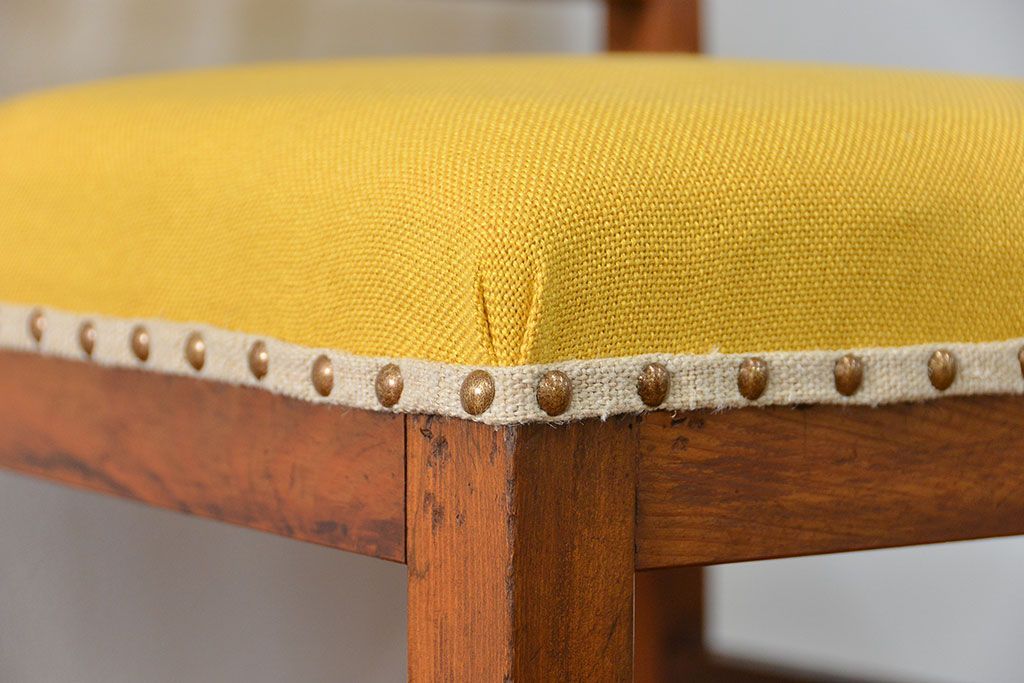 レトロ家具　アンティーク 古い木のレトロでシンプルな椅子(イス、チェア)