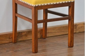 レトロ家具　アンティーク 古い木のレトロでシンプルな椅子(イス、チェア)