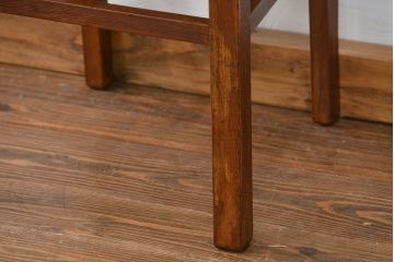 レトロ家具　アンティーク 古い木のレトロでシンプルな椅子(イス、チェア)