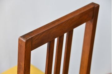 レトロ家具　アンティーク 古い木のレトロでシンプルな椅子(イス、チェア)