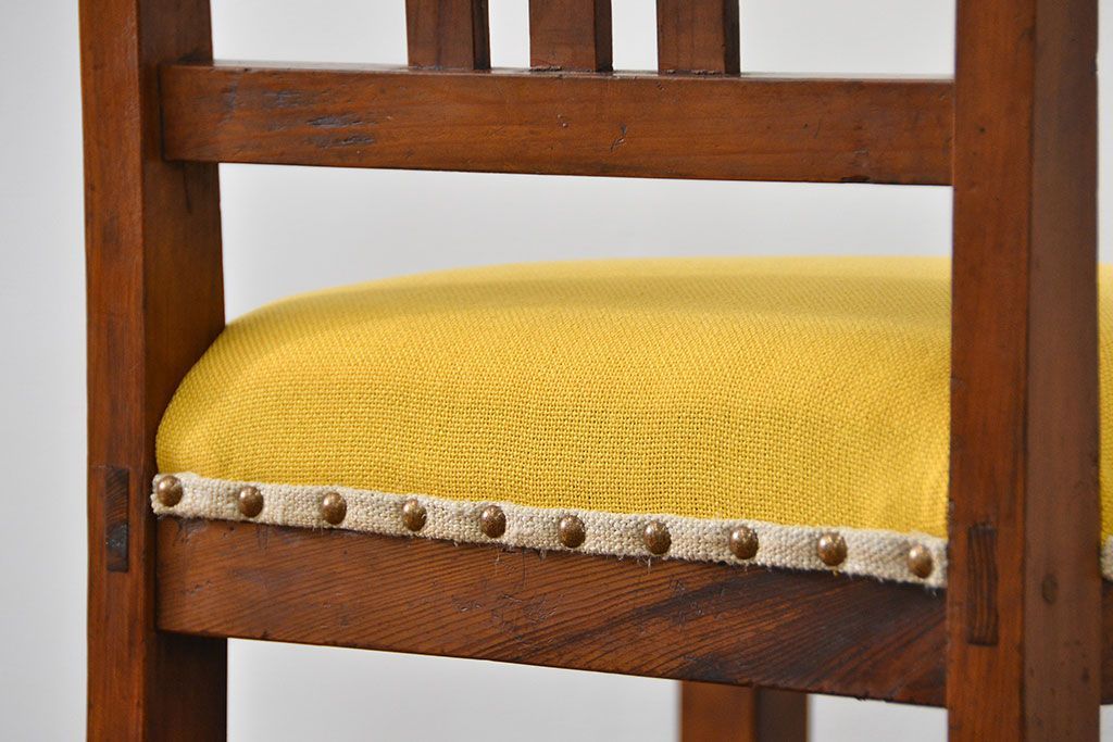 レトロ家具　アンティーク 古い木のレトロでシンプルな椅子(イス、チェア)