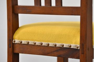 レトロ家具　アンティーク 古い木のレトロでシンプルな椅子(イス、チェア)