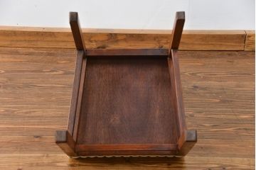 レトロ家具　アンティーク 古い木のレトロでシンプルな椅子(イス、チェア)