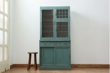 アンティーク家具　アンティークペイント　モールガラス入り食器棚(キッチンキャビネット、収納棚)