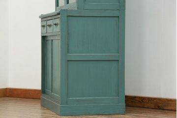 アンティーク家具　アンティークペイント　モールガラス入り食器棚(キッチンキャビネット、収納棚)