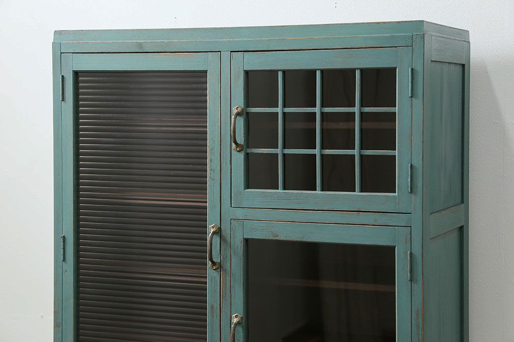 アンティーク家具　アンティークペイント　モールガラス入り食器棚(キッチンキャビネット、収納棚)