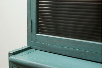 アンティーク家具　アンティークペイント　モールガラス入り食器棚(キッチンキャビネット、収納棚)