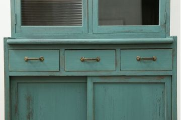 アンティーク家具　アンティークペイント　モールガラス入り食器棚(キッチンキャビネット、収納棚)