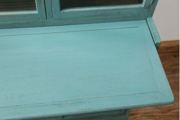 アンティーク家具　アンティークペイント　モールガラス入り食器棚(キッチンキャビネット、収納棚)