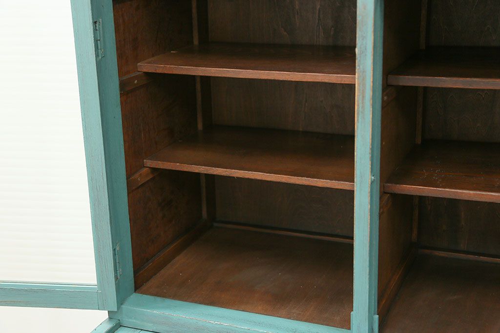 アンティーク家具　アンティークペイント　モールガラス入り食器棚(キッチンキャビネット、収納棚)