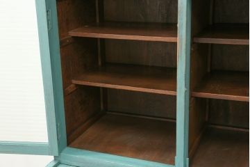 アンティーク家具　アンティークペイント　モールガラス入り食器棚(キッチンキャビネット、収納棚)