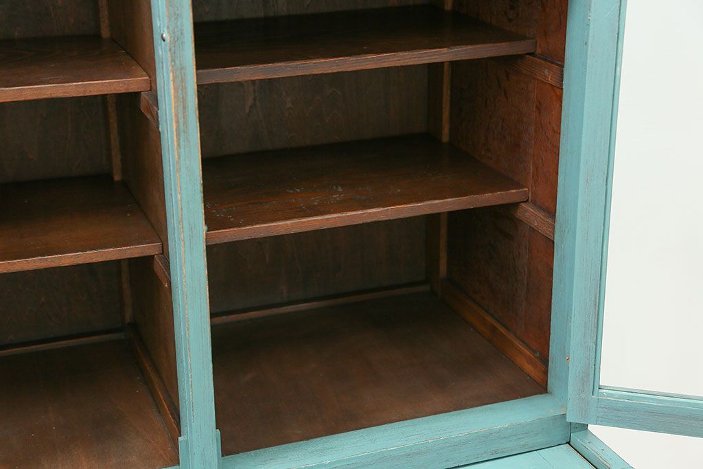 アンティーク家具　アンティークペイント　モールガラス入り食器棚(キッチンキャビネット、収納棚)