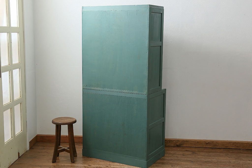 アンティーク家具　アンティークペイント　モールガラス入り食器棚(キッチンキャビネット、収納棚)