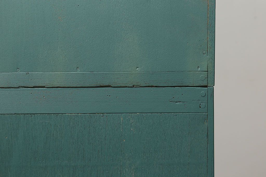 アンティーク家具　アンティークペイント　モールガラス入り食器棚(キッチンキャビネット、収納棚)