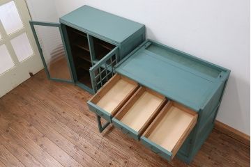 アンティーク家具　アンティークペイント　モールガラス入り食器棚(キッチンキャビネット、収納棚)