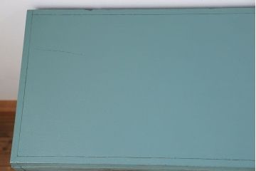 アンティーク家具　アンティークペイント　モールガラス入り食器棚(キッチンキャビネット、収納棚)