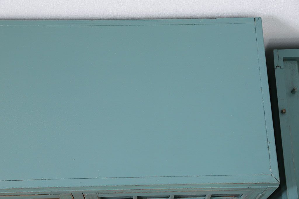 アンティーク家具　アンティークペイント　モールガラス入り食器棚(キッチンキャビネット、収納棚)