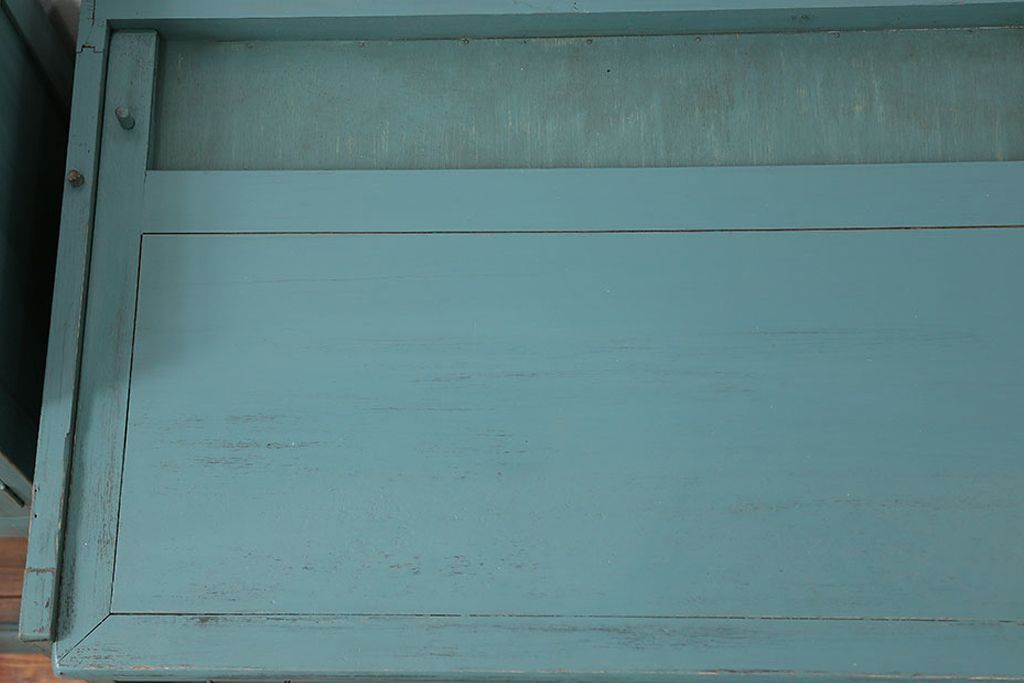 アンティーク家具　アンティークペイント　モールガラス入り食器棚(キッチンキャビネット、収納棚)