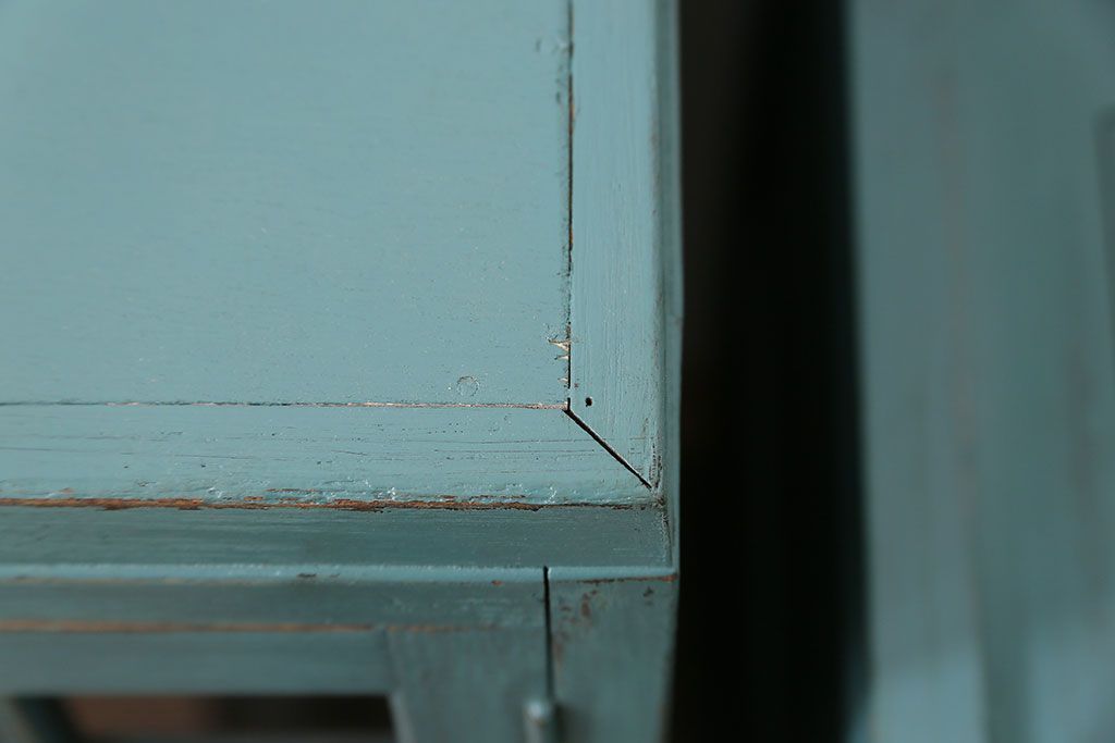 アンティーク家具　アンティークペイント　モールガラス入り食器棚(キッチンキャビネット、収納棚)