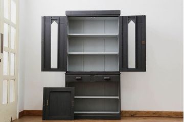 アンティーク家具　アンティークペイント　ダイヤガラス入り食器棚(キャビネット、ブックケース、収納棚)