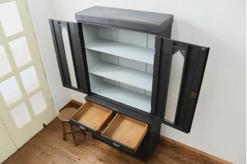 アンティーク家具　アンティークペイント　ダイヤガラス入り食器棚(キャビネット、ブックケース、収納棚)