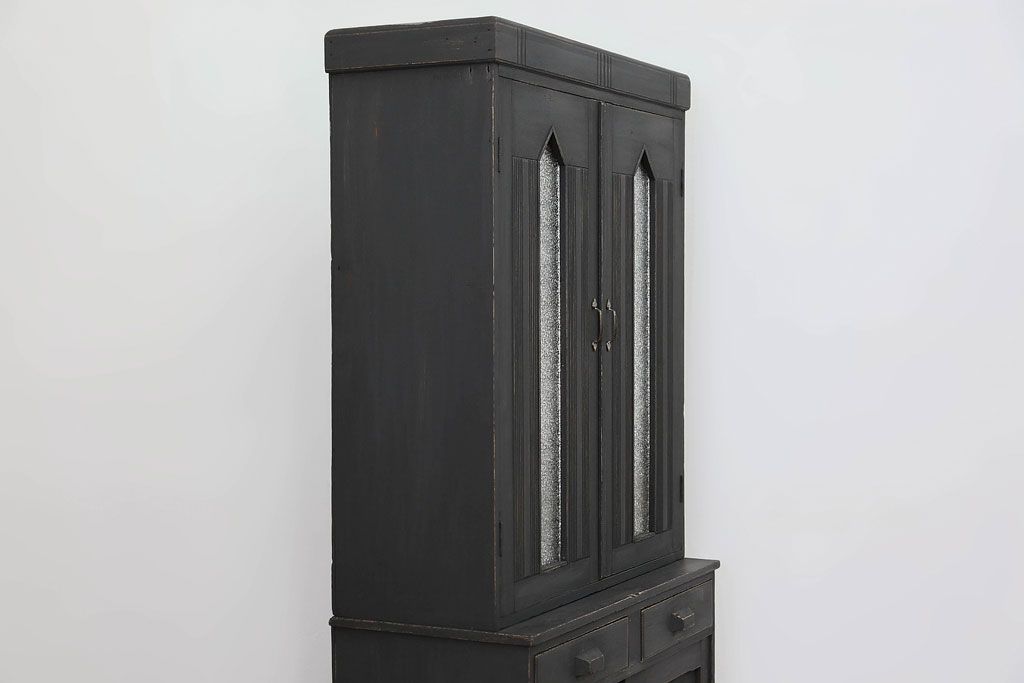 アンティーク家具　アンティークペイント　ダイヤガラス入り食器棚(キャビネット、ブックケース、収納棚)