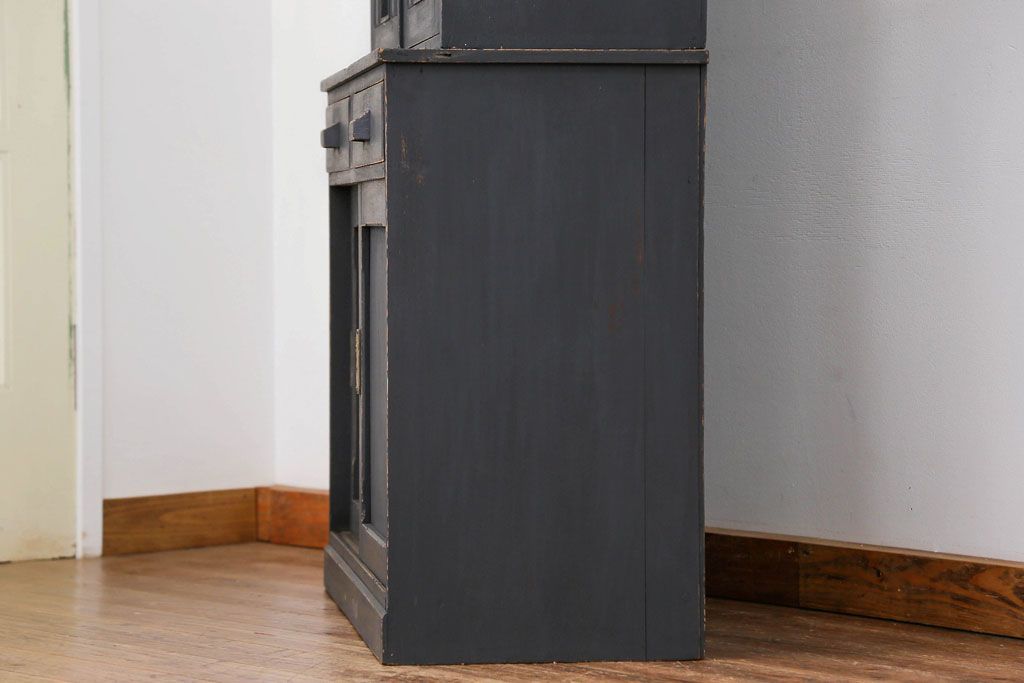 アンティーク家具　アンティークペイント　ダイヤガラス入り食器棚(キャビネット、ブックケース、収納棚)