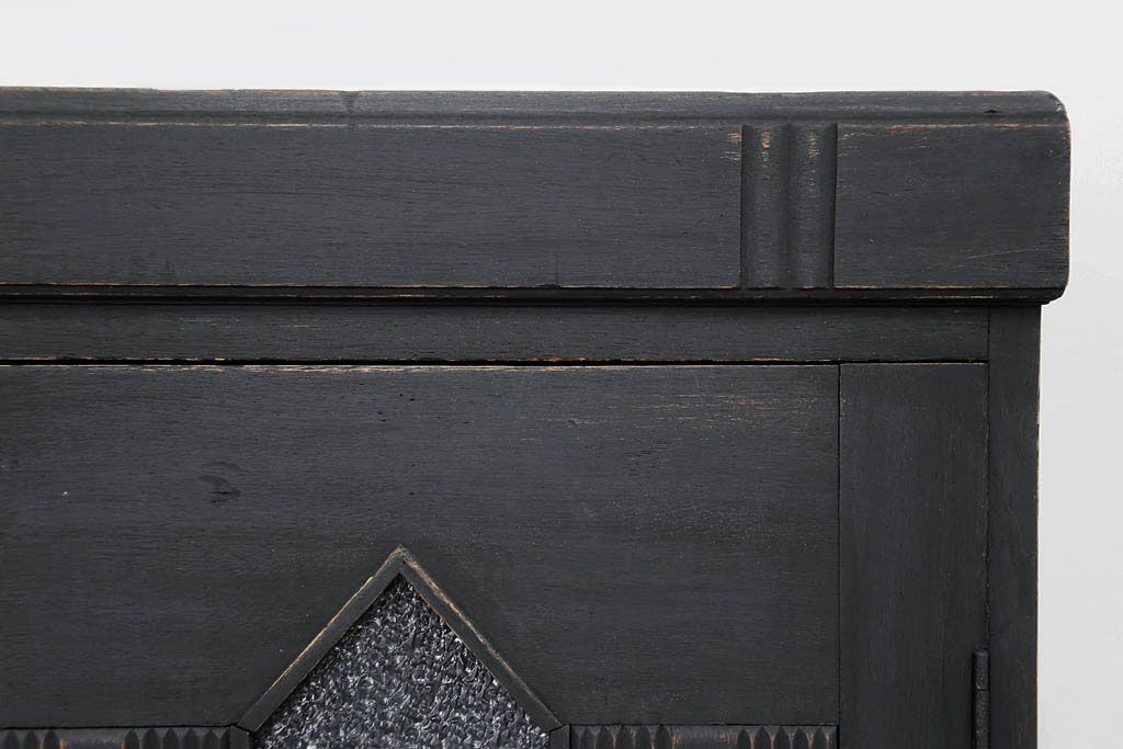 アンティーク家具　アンティークペイント　ダイヤガラス入り食器棚(キャビネット、ブックケース、収納棚)