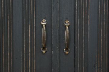 アンティーク家具　アンティークペイント　ダイヤガラス入り食器棚(キャビネット、ブックケース、収納棚)