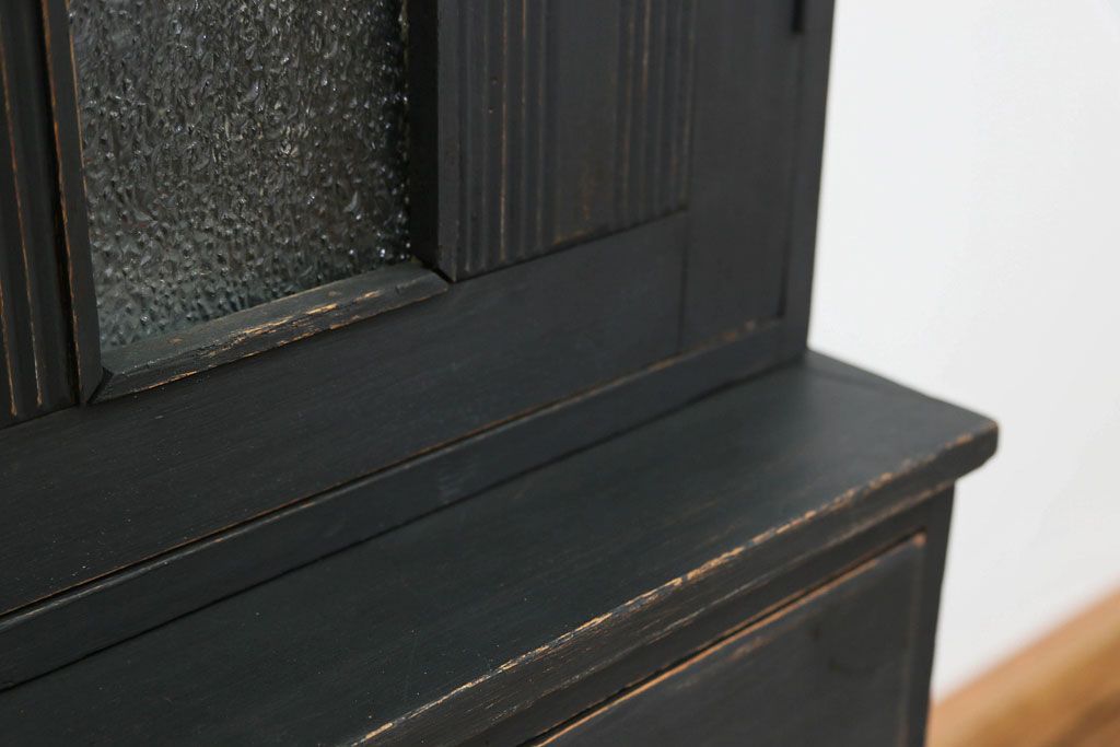 アンティーク家具　アンティークペイント　ダイヤガラス入り食器棚(キャビネット、ブックケース、収納棚)